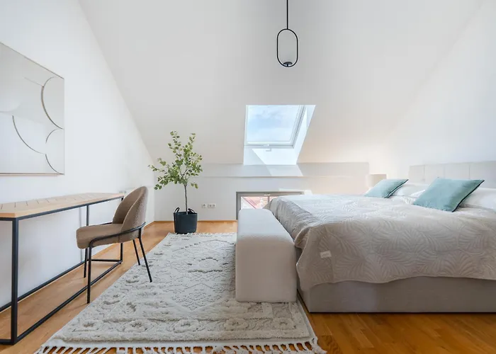 Hakuna Eli Penthouse Terrace Cityview