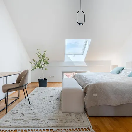 Hakuna Eli Penthouse Terrace Cityview