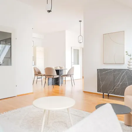 Апартаменти Hakuna Eli Penthouse Terrace Cityview